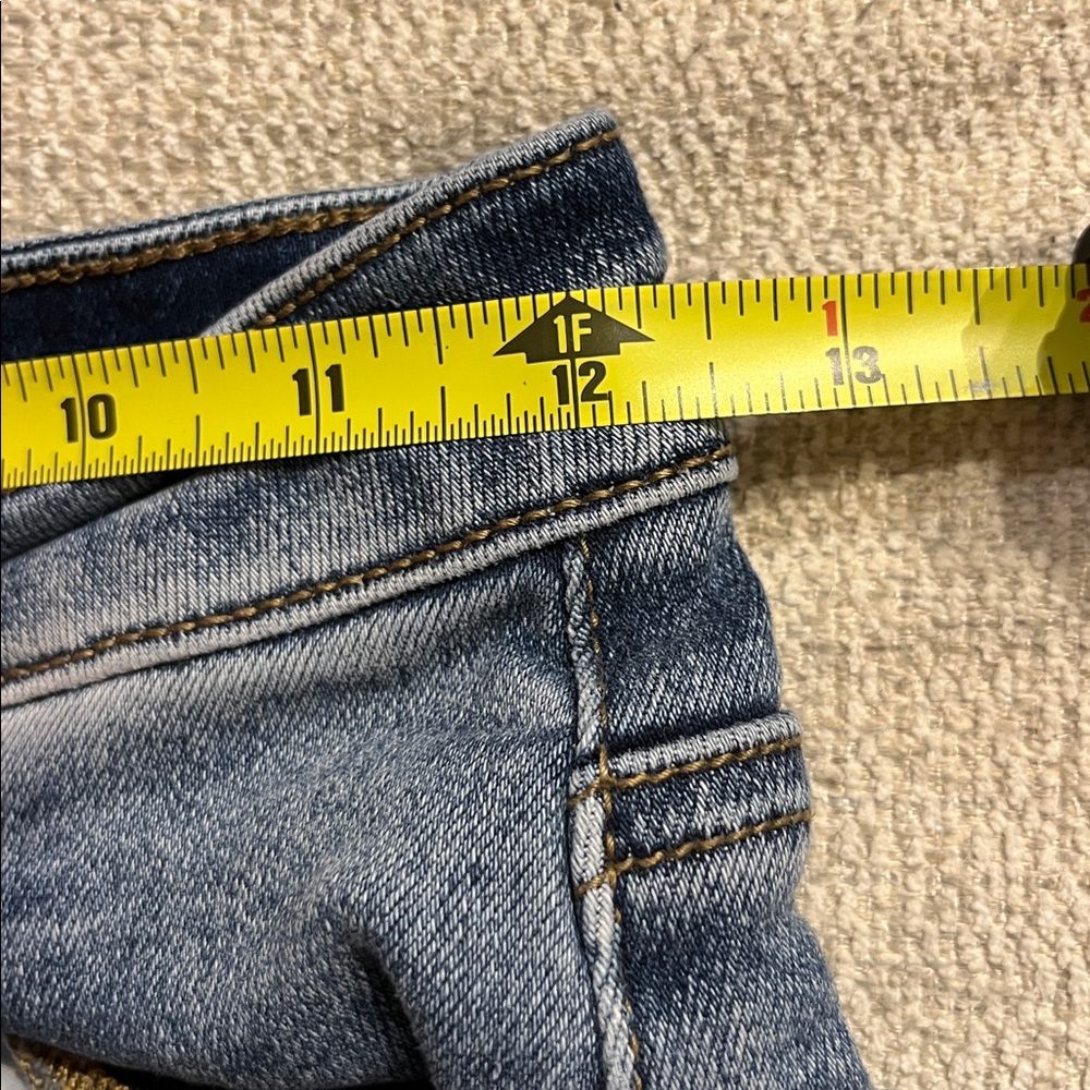 High-Rise Flare Jeans in Washed Blue - Picture 4 of 9